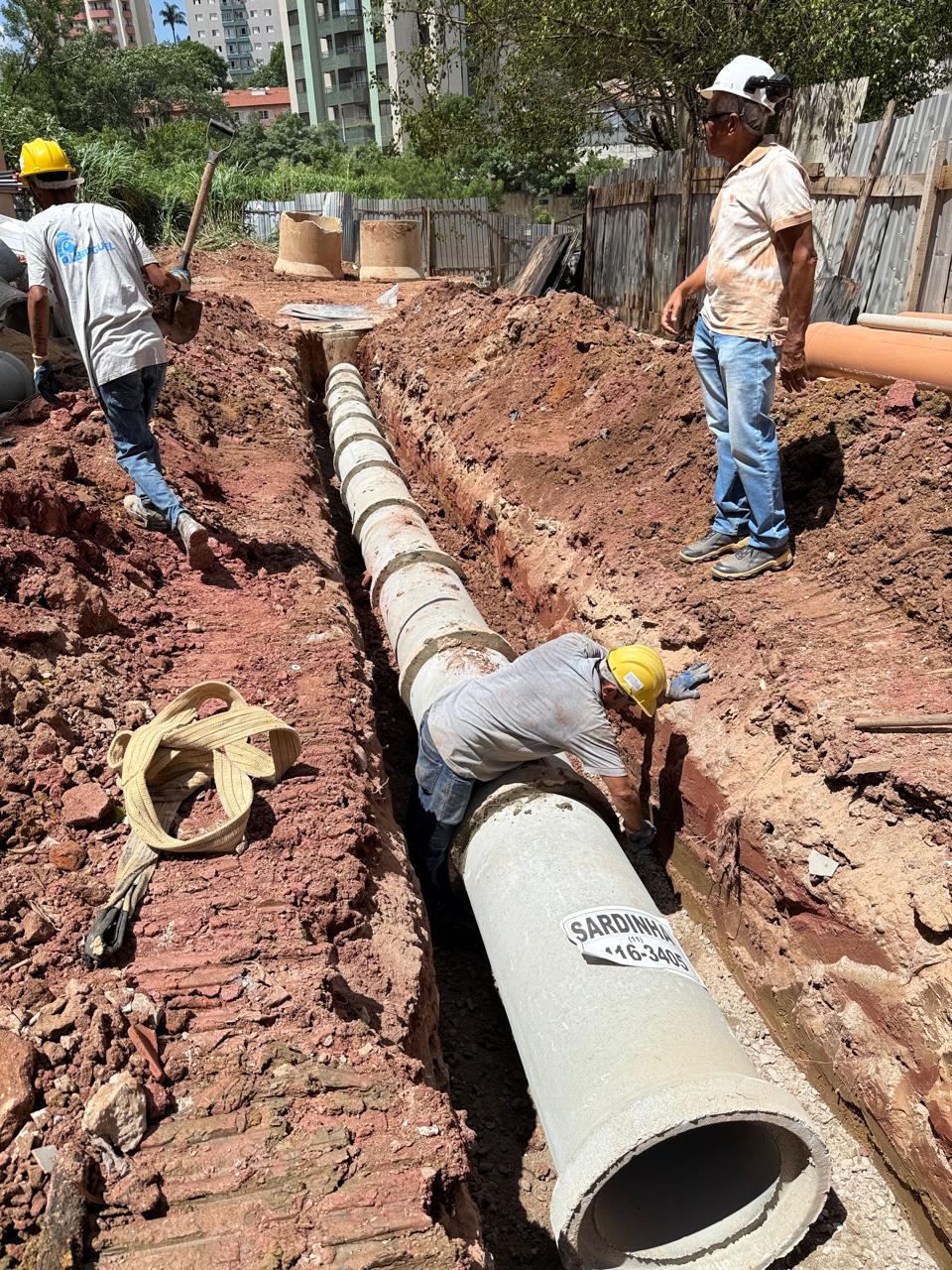 Execução de galeria de rede pluvial. Consórcio Blk Kallas São Paulo - SP 